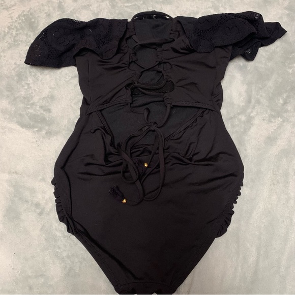 Size 6 black one piece swimsuit - Picture 2 of 2